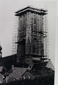 22209 Toren van de St. Petruskerk in de steigers, tijdens restauratie, 1959