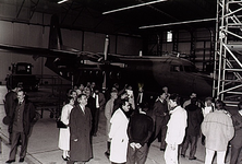 22260 Bezoek gemeentebestuur aan vliegbasis Eindhoven (informatiedag), 13-11-1991