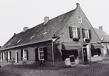 22469 Bakkerij Nuyens, hoek Deken Frankenstraat - Dirk van der Ameijdenstraat, 04-1991