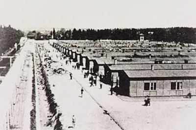 22530 Overzicht van de barakken van concentratiekamp Dachau, waar pater Van Genuchten verbleef, 1944