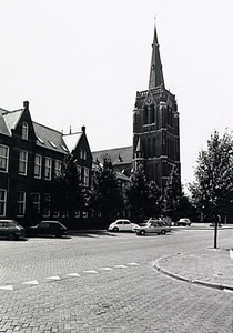 23379 Huize Nazareth en Sint Odulphuskerk aan de Hoofdstraat, 08-1983