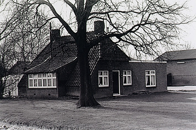 23401 Boerderij aan de Eindhovenseweg, eig. Fam. Oerlemans, 13-03-1983