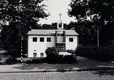 23418 Kerk van de Nederlands Hervormde Gemeente aan de Koningin Julianaweg, 08-1983