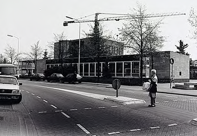 23538 Uitbreiding van het gemeentehuis door bouwbedrijf IBC, 28-04-1988