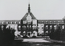 25368 Rijksmonument Dr.Poletlaan 1 - v/h Boschdijk 771, ziekenhuis De Grote Beek - v/h R.P.I. Hoofdgebouw, 1929 - 1933
