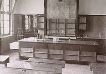 25781 Een collegezaal voor scheikunde van het St.Joriscollege, 1924