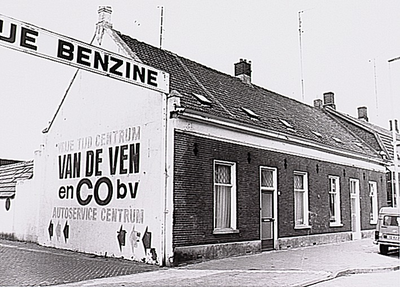 26370 Gagelstraat 92, met garage en autoservicebedrijf Van de Ven, 09-10-1986