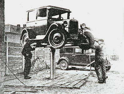 27458 Hoogstraat, garage Wieringa & Tausch. Werkzaaheden: autolift op luchtdruk, 1930
