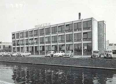 28215 Serie van 5 foto's van bandenfabriek Vredestein aan de Kanaaldijk-Zuid 128, 1958 - 1962