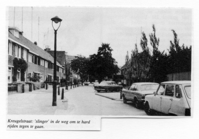 28950 Verkeersremmer: slinger in de Kreugelstraat, 1980