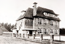 29490 RK-basisschool (St.Josephvereniging) aan de Maasstraat 5, in het kerkdorp Acht, 1930