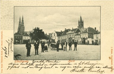 29546 Zuid-westhoek van de Markt. Op de achtergrond links de Sint-Catharinakerk en rechts het stadhuis. Van links naar ...