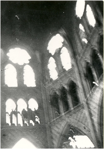 64299 Stratumseind, St. Catharinakerk: schade ten gevolge van een bombardement door de RAF op 6 december 1942, 12-1942 - 1943