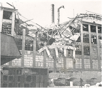 64992 Emmasingel: schade ten gevolge van een Brits bombardement in maart 1943, 30-03-1943