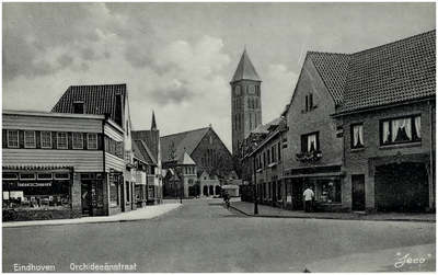 65411 Orchideeënstraat met op de achtergrond de Sint Gerarduskerk, ca. 1930