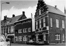 65597 Paradijslaan 7-13, met het Waaggebouw op nr. 13, 27-08-1980