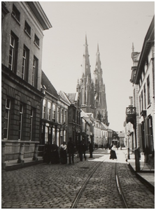 67799 Stratumseind gezien richting Catharinakerk. Met in het eerste pand links het kantongerecht, ca. 1910