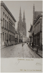 67800 Stratumseind gezien richting Catharinakerk. Met in het eerste pand links het kantongerecht, ca. 1910