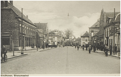 67846 Stratumsedijk gezien richting kruising Bilderdijklaan-Geldropseweg. Rechts het garagebedrijf van Vlemmings, ca. 1930