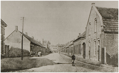 68120 Strijpsestraat. Rechts Stoom brood- en koekfabriek De Korenschoof, ca. 1920