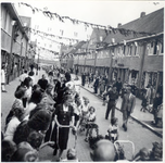 125052 Een serie foto's die een overzicht geeft van de bevijdingsfeesten in de Margrietstraat in Eindhoven, 1944 - 1960