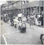 125053 Een serie foto's die een overzicht geeft van de bevijdingsfeesten in de Margrietstraat in Eindhoven, 1944 - 1960