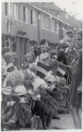 125060 Een serie foto's die een overzicht geeft van de bevijdingsfeesten in de Margrietstraat in Eindhoven, 1944 - 1960