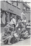 125105 Een serie foto's die een overzicht geeft van de bevijdingsfeesten in de Margrietstraat in Eindhoven, 1944 - 1960