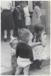 125112 Een serie foto's die een overzicht geeft van de bevijdingsfeesten in de Margrietstraat in Eindhoven, 1944 - 1960