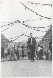 125121 Een serie foto's die een overzicht geeft van de bevijdingsfeesten in de Margrietstraat in Eindhoven, 1944 - 1960