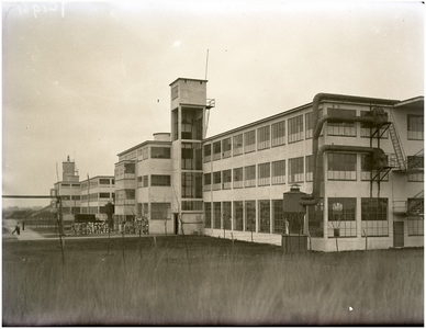 128013 Een fabrieksgebouw van de Bata, Europaplein 1, 19-11-1936