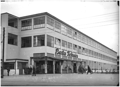 128022 Een fabrieksgebouw van de Bata, Europaplein 1, 09-04-1940