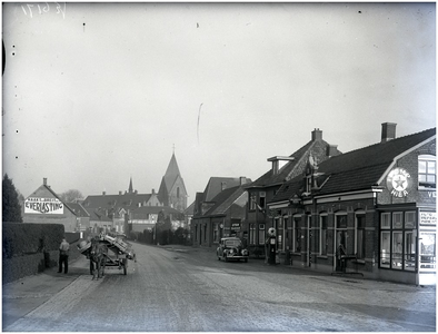 128220 Oude Stationsstraat, gezien richting 'St. Martinuskerk', 13-12-1938
