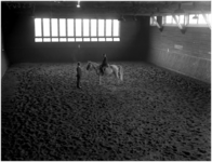 128355 Eindhovense Manege, ruiter te paard, binnenbak, 22-09-1937