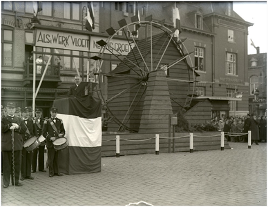 128421 Een demonstratie voor meer werkgelegenheden, Markt. Burgemeester Anton Verdijk houdt een toespraak, 05-02-1938