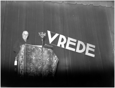 128474 Vredesavond 1936: Dr. Mayor Andreae Fockema houdt een toespraak op de Vredesavond, 17-11-1936