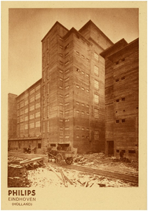 128654 Serie van 10 foto's betreffende Philips fabrieken: bouw bakelietfabriek (Strijp S), 1925 - 1935