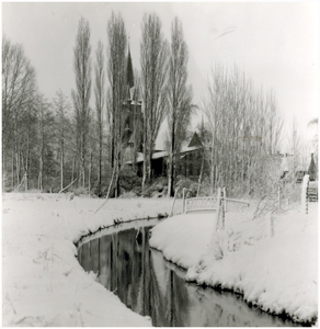 129308 Winteropname stroomgebied de Gender, omgeving Dorpstraat richting R.K. kerk St. Caecilia, 1950 - 1960