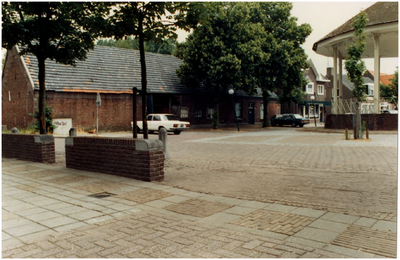 129581 Heuvel, met rechts de muziekkiosk, 09-1988