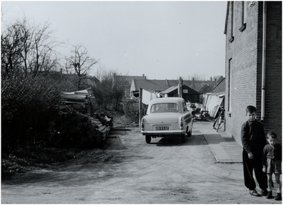 129741 Kerkweg, de achterom bij het huis van de familie Scholte, 1955