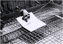 129815 Serie van 12 foto's betreffende het aanleggen van de riolering. Bouw pompgemaal, 26-07-1956