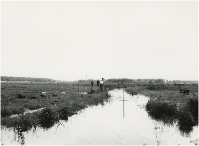130191 Serie van 4 foto's betreffende: aanleg, stuw in riviertje de Run nabij Riethoven, 1960 - 1970