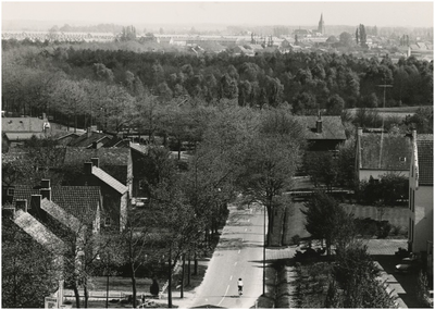 130278 Luchtopname, St. Janstraat, in de verte de Veldhovense R.K. kerk H. Caecilea, 1975 - 1985