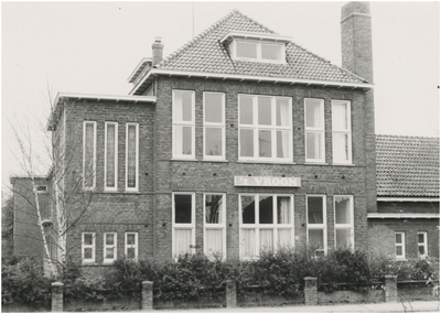 130581 Vrouwentrefcentrum 't Vroon, Van Vroonhovenlaan 36, voormalige R.K. Maria meisjesschool GLO, 1986 - 1987