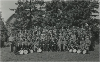 130860 Leden van het Veldhovens Muziekkorps, opgericht in 1894: 1. A. van Lieshout; 2. Jan Peeters; 3. Wim Simons; 4. ...