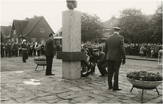 131095 Serie van 6 foto's tijdens de plechtigheid, Dodenherdenking, bij het Peter-Zuid-Monument, Harmonie L'Union ...