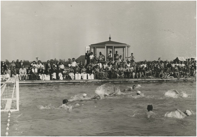 131231 Serie van 8 foto's, groots zwemfestijn ter gelegenheid officiele opening recreatiecentrum zwembad 't Witven, ...