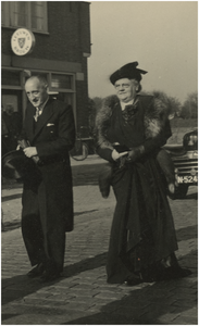 131254 Burgemeester Ras met zijn vrouw, 13-10-1951