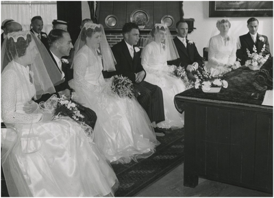 131333 Serie van 3 foto's ter gelegenheid huwelijk kinderen van Stiphout. Bruidsparen in afwachting voltrekking ...