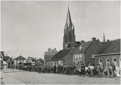 131334 Serie van 3 foto's ter gelegenheid jaarlijkse processie van de inwoners van Westerhoven naar Onze Lieve Vrouw ...